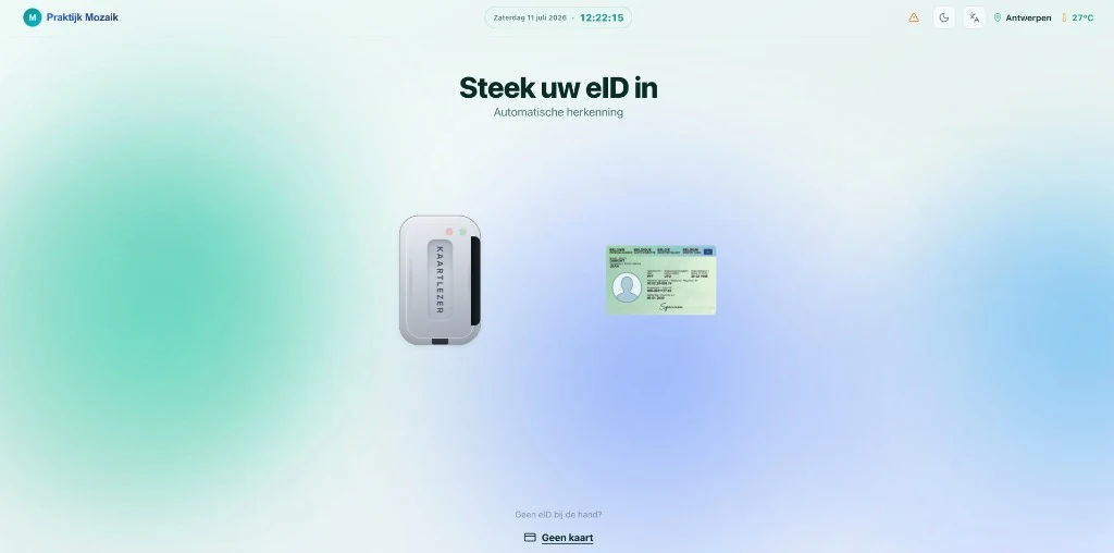 Aanmeldkiosk met eID-instructie, taalkiezer en weer/klok
